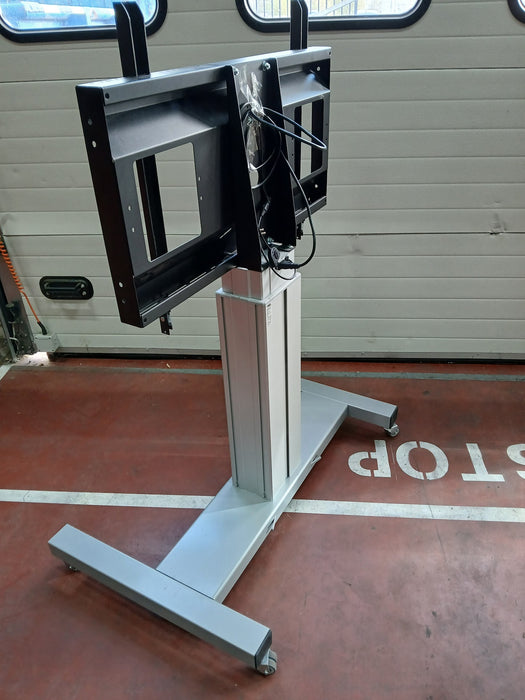 PanasonicTH-65BF1E, 65 inch + Conen Sceta standaard