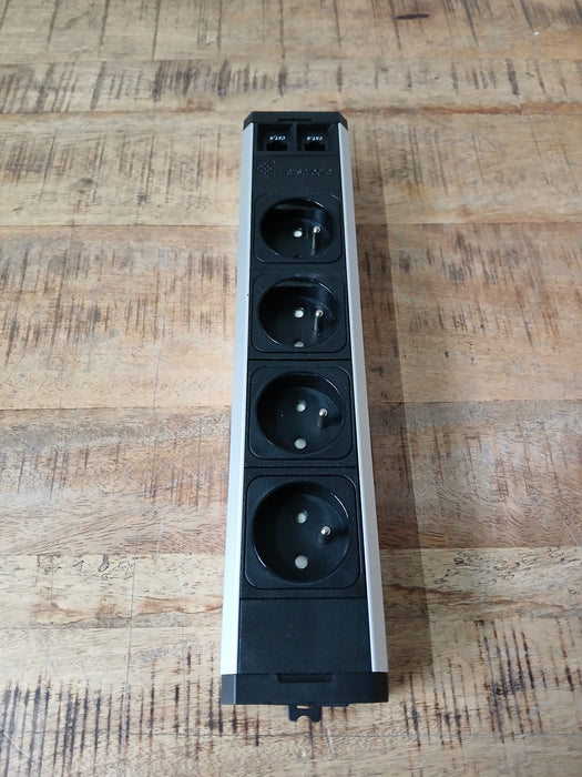 V-Tek (Versalogic) 4-voudige stekkerdoos, 2 x Cat.6 poorten