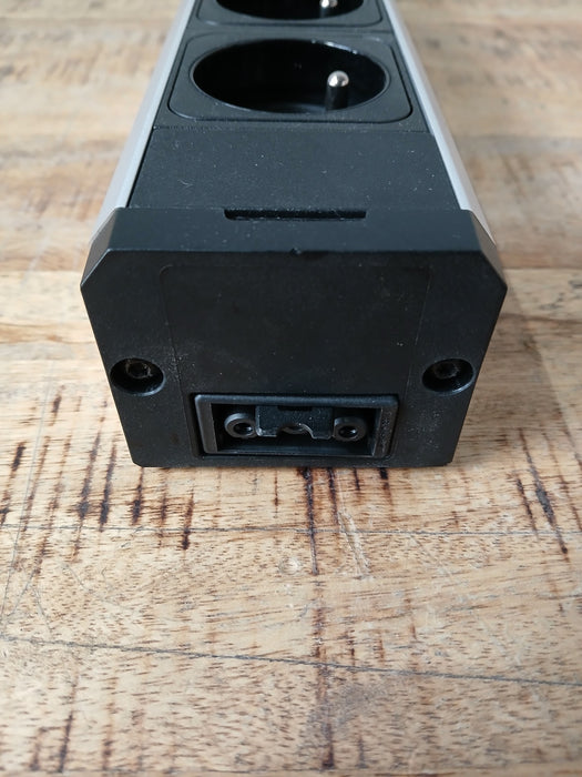 V-Tek (Versalogic) 4-voudige stekkerdoos, 2 x Cat.6 poorten