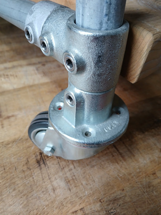 Verrijdbare salontafel, steigerhout / pijp, 70 x 60 x 45 cm