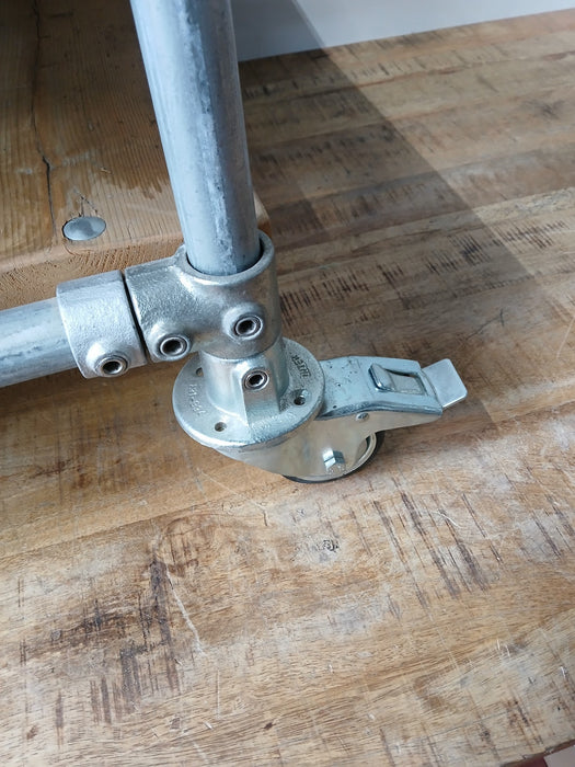 Verrijdbare salontafel, steigerhout / pijp, 70 x 60 x 45 cm