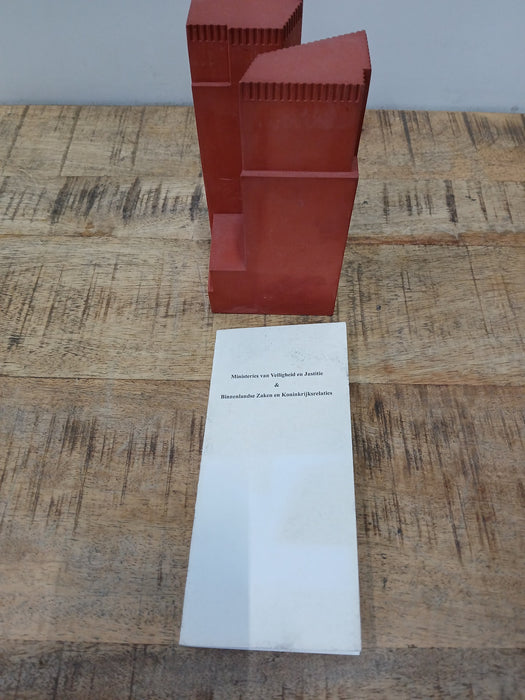 Gipsmodel / Maquette van Ministeries, gegoten gips, 8 x 7 x 14 cm