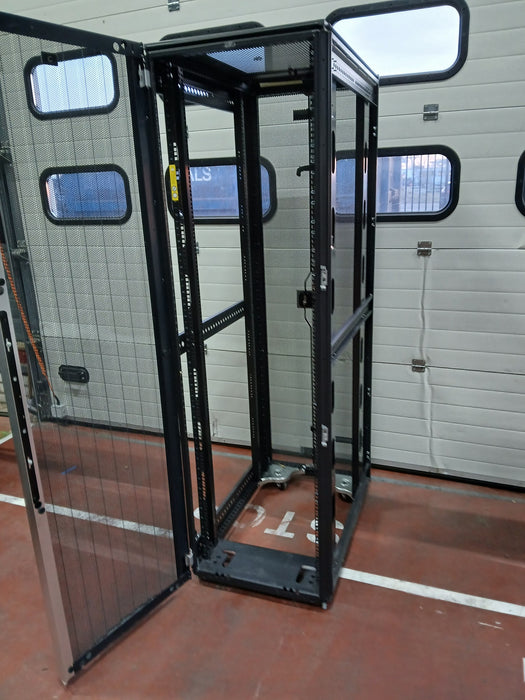 HP 10642 G2 42U serverkast zonder zijpanelen, zwart