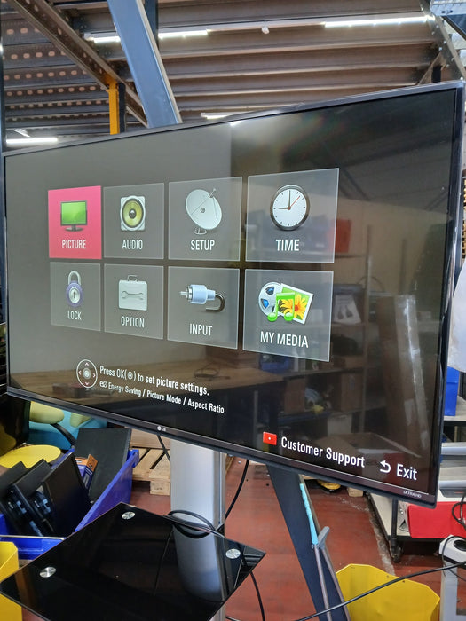 LG 49UF675V tv op standaard, zwart, 49 inch