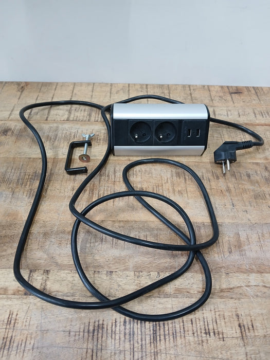 Götessons powerdock, 2x stekker, 2x usb, zwart