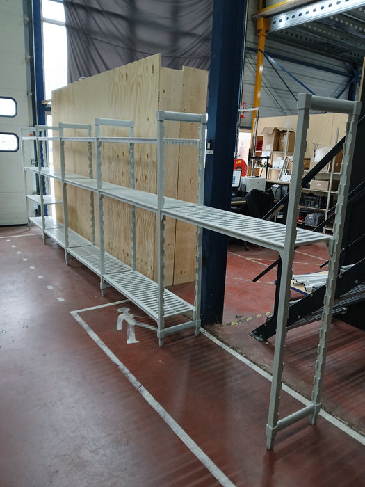 Cambro stelling, totale breedte 590 cm, diepte 40 cm