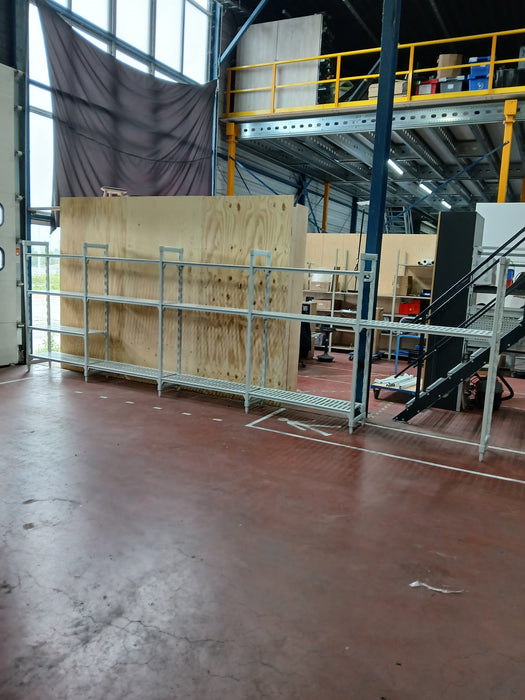 Cambro stelling, totale breedte 590 cm, diepte 40 cm