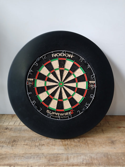 Nodor Supawire II dartbord + rubberen catch ring, diam. 45 / 67,5 cm.