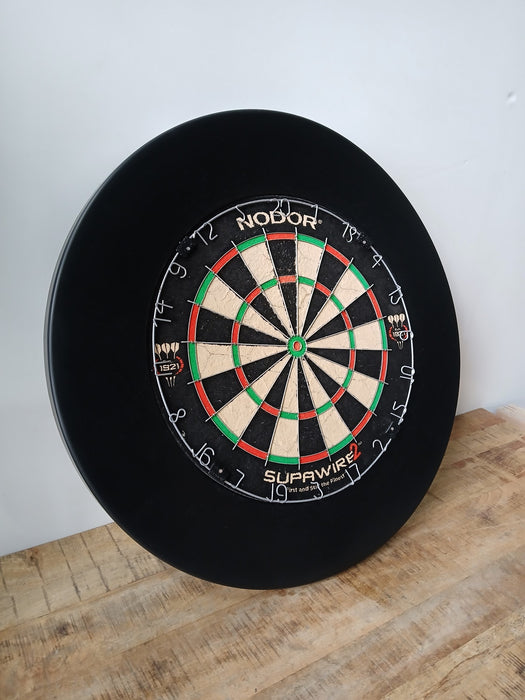 Nodor Supawire II dartbord + rubberen catch ring, diam. 45 / 67,5 cm.
