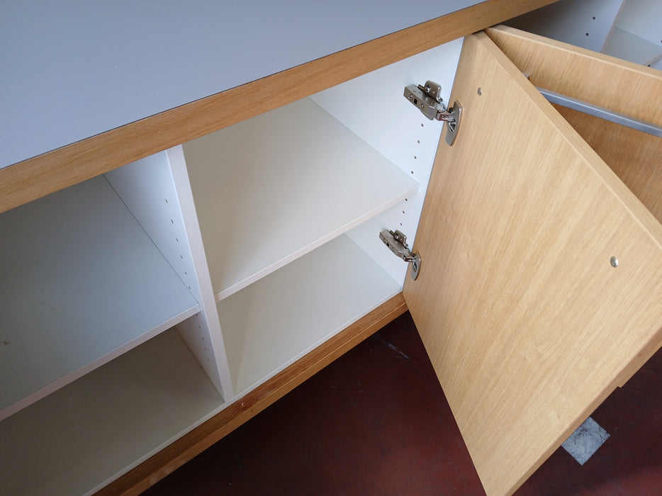 Verrijdbaar dressoir, hout/lichtgrijze top, 180 x 50 x 75 cm