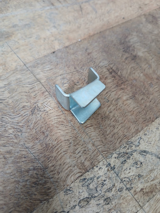 Legbordhaakje voor kast, staal, 25 x 25 x 20 mm