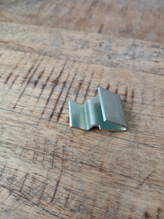 Legbordhaakje voor kast, staal, 30 x 20 x 16 mm