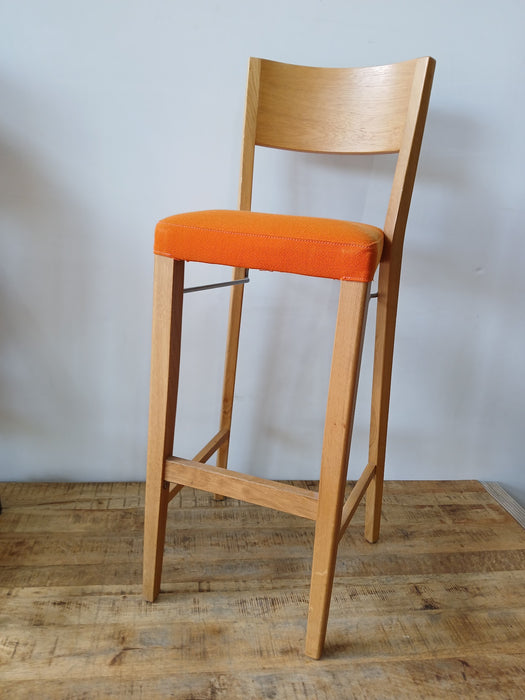 Hutten design barkruk, Hout/  oranje stof, 43 x 43 x 118 cm