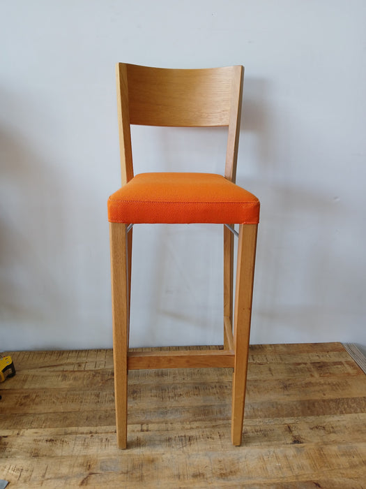 Hutten design barkruk, Hout/  oranje stof, 43 x 43 x 118 cm