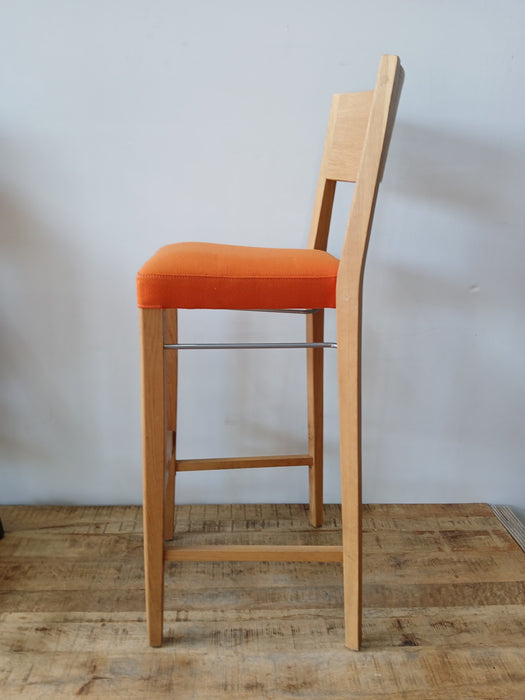 Hutten design barkruk, Hout/  oranje stof, 43 x 43 x 118 cm