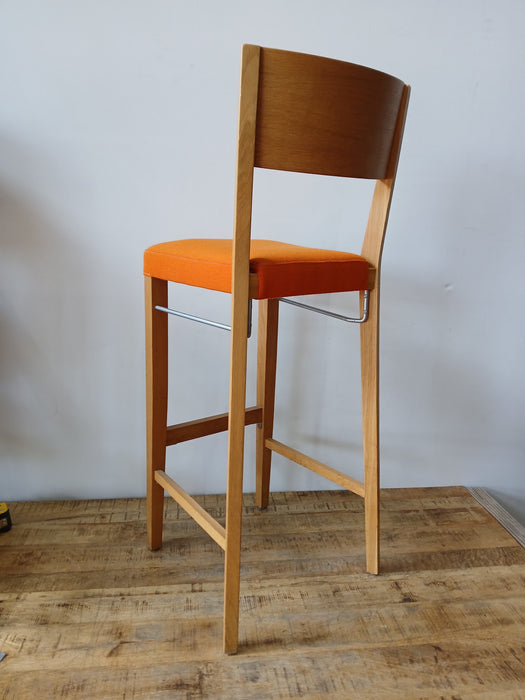 Hutten design barkruk, Hout/  oranje stof, 43 x 43 x 118 cm