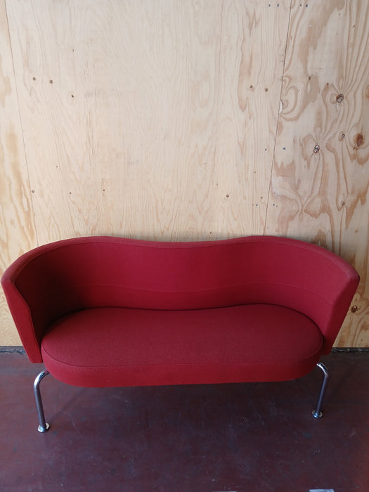 Lammhults Möbel sofa, model Felicia, rode stof