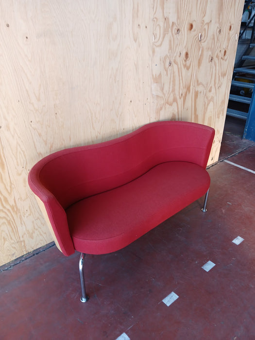 Lammhults Möbel sofa, model Felicia, rode stof