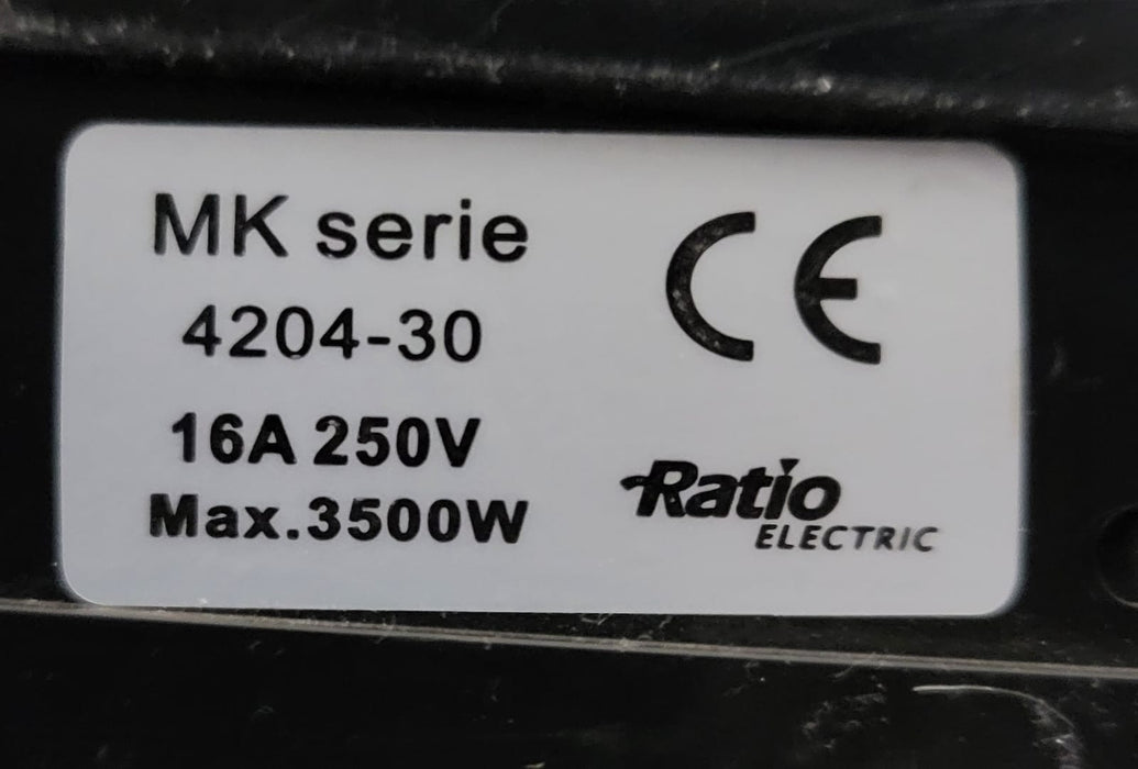 Ratio Electric 4204-30 stekkerdoos, grijs/zwart, 37x7x5 cm.