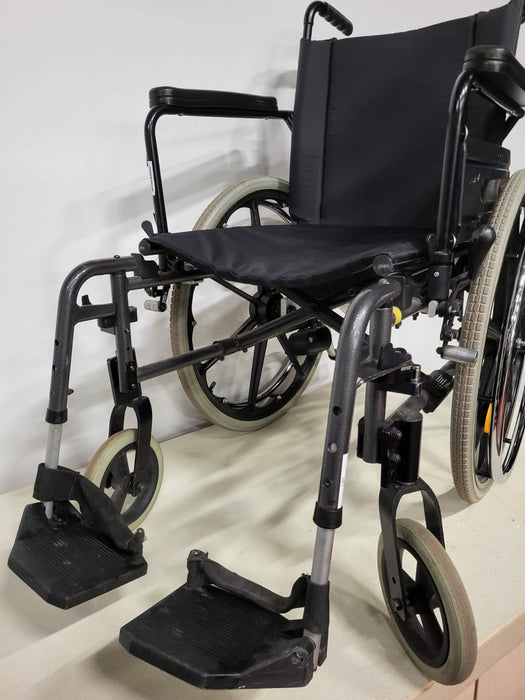 Invacare 2000 LS rolstoel, zwart