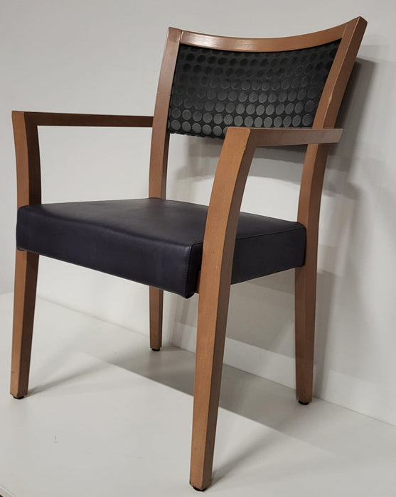 Dietiker Noja stoel (Lensen), grijs, 60 x 52 x 89 cm, zith. 47 cm.