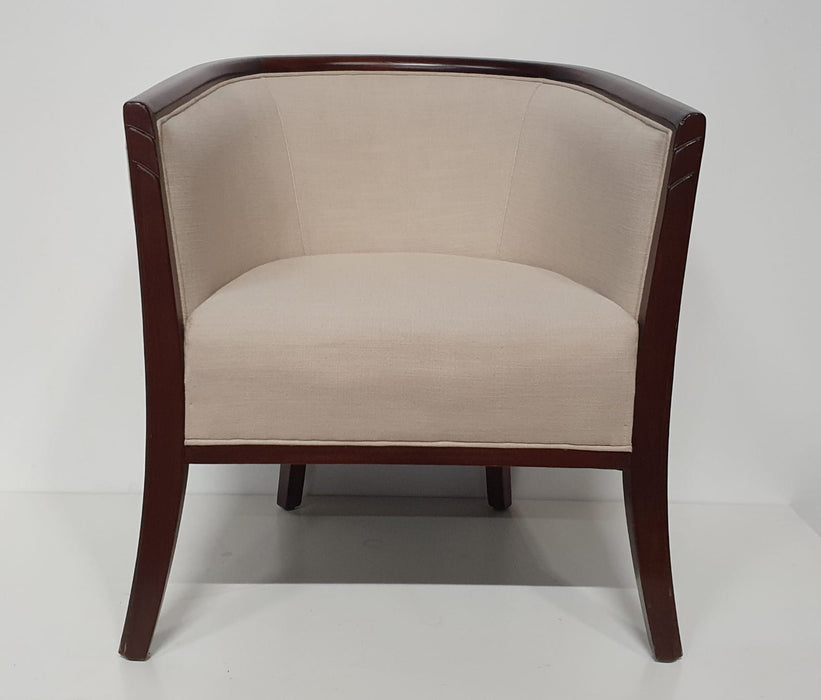 Club fauteuils / stoel, beige stof, kersen hout, 76 x 63 x 60 cm