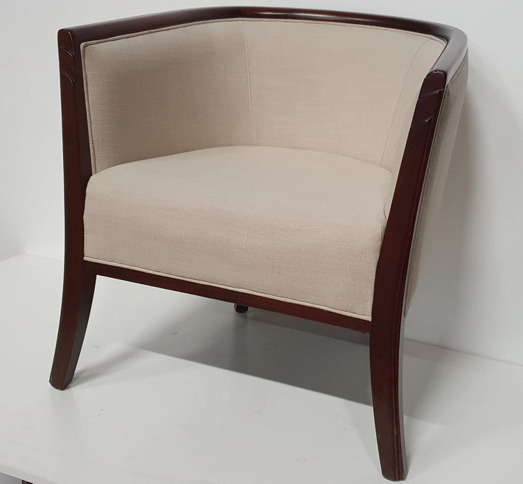 Club fauteuils, beige stof, kersen hout, 76 x 63 x 60 cm