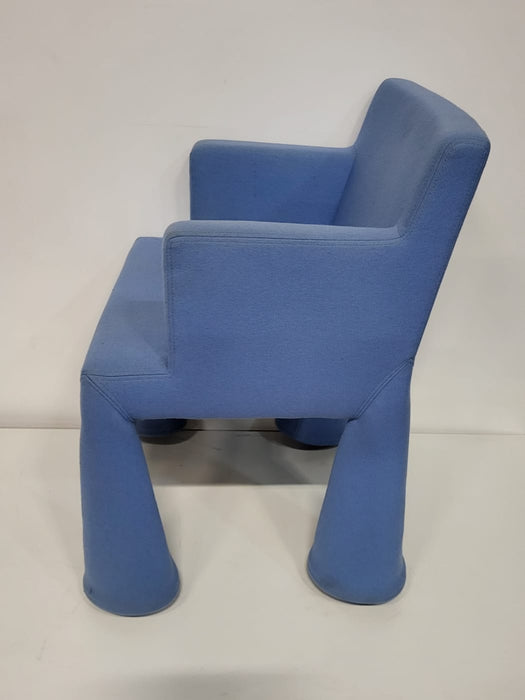 Moooi VIP chair fauteuil, lichtblauw, verrijdbaar