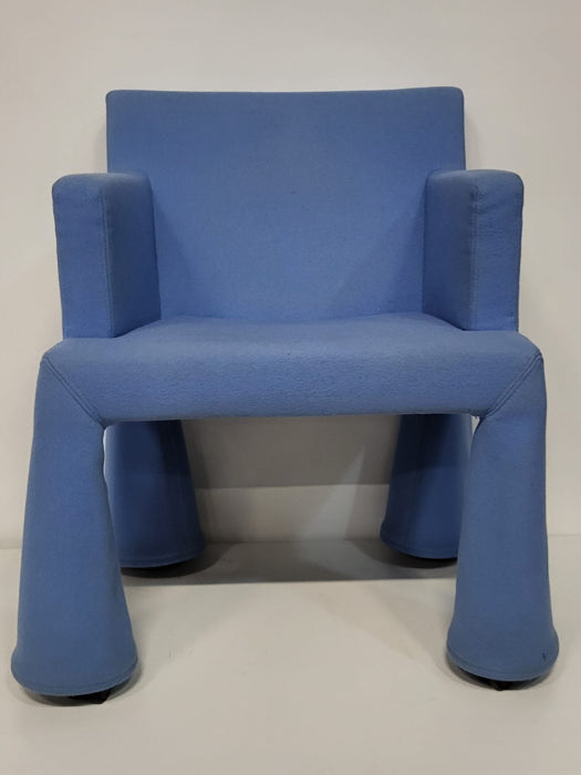 Moooi VIP chair fauteuil, lichtblauw, verrijdbaar