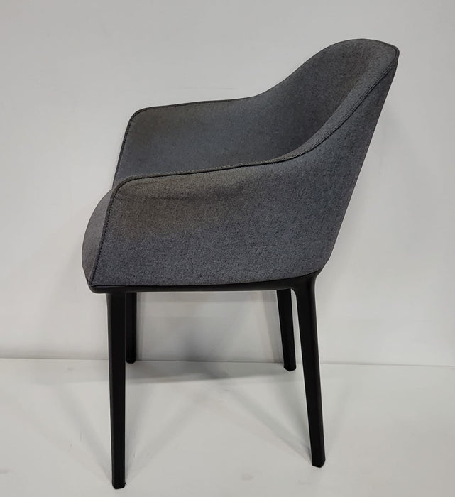 Vitra Softshell fauteuil, donkergrijs, 4-poot onderstel