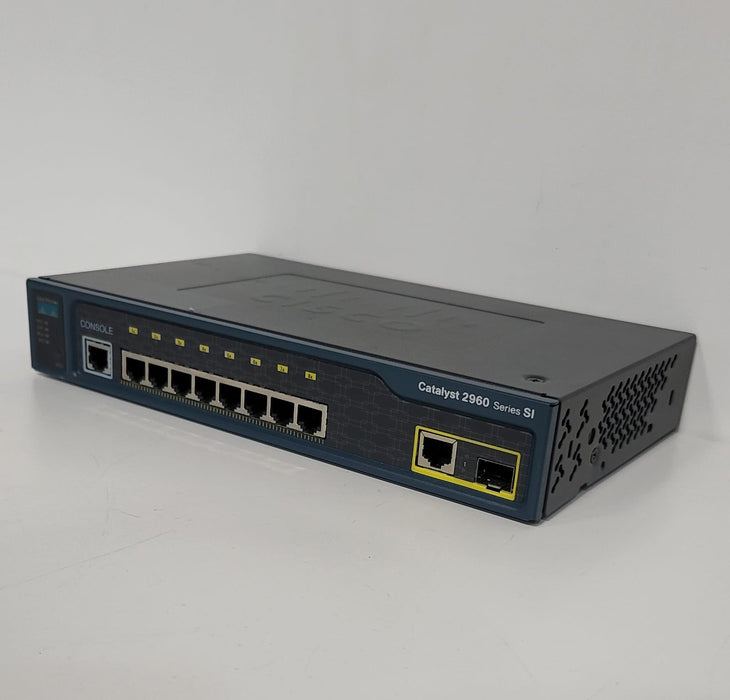 Cisco WS-C2960-8TC-S, switch, zwart, 27 x 16,3 x 4,4 cm.
