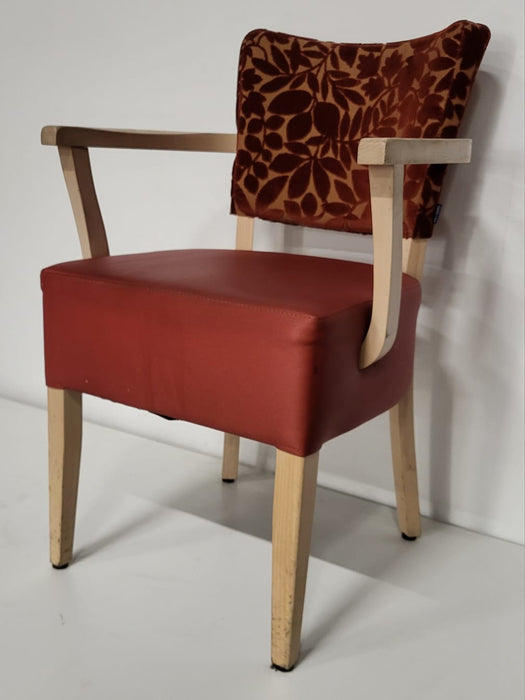 Satelliet / Vervoort fauteuil, rood, 54 x 63 x 84 cm.