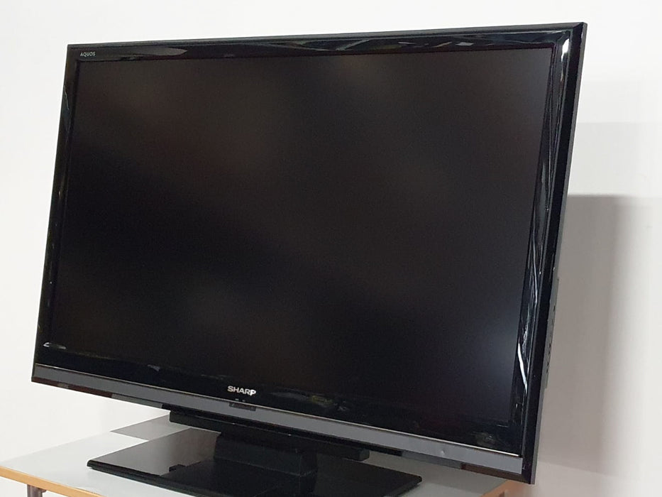 Sharp Aquos LC-46D65E tv, zwart 46 inch, incl. voet.
