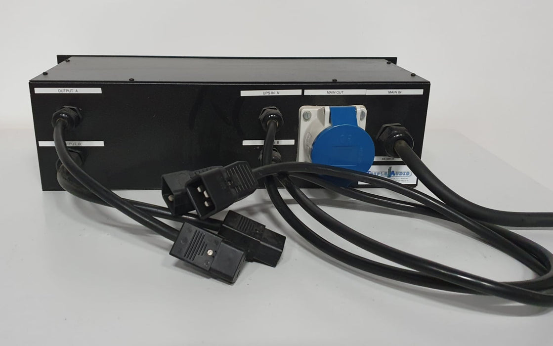 Triple Audio UPS bypass unit, 50 x 18 x 13 cm, zwart
